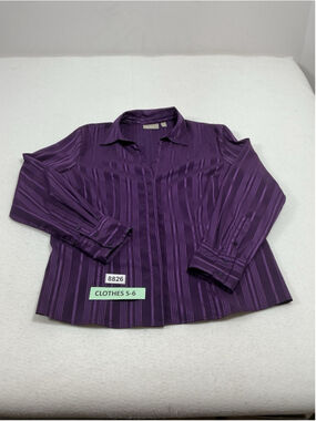 Womans Excellent Croft & Barrow Stretch Button Down Blouse. XL Purple